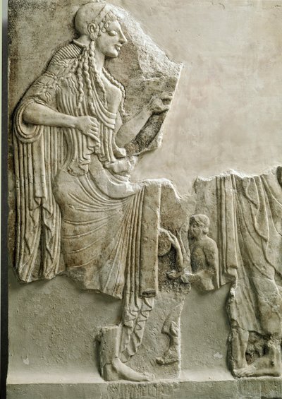 Antiikin kreikkalainen: "" perhe uhraamassa jumalatar Athenalle"" Matala helpotus. 550 eaa. Ateenan akropolilta. Athenes, Akropolis-museo tekijältä Greek