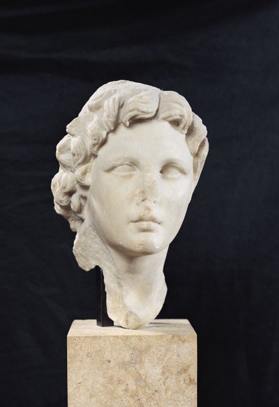 Aleksanteri Suuren (356-323 eKr.) pää (marmori) tekijältä Greek