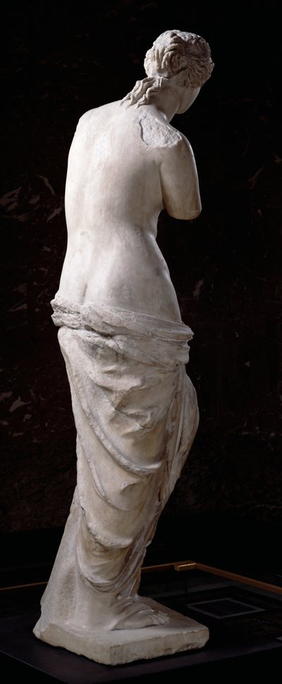 Aphroditen takanäkymä, "Venus de Milo", hellenistinen kausi, n. 130-100 eKr. (marmori). tekijältä Greek