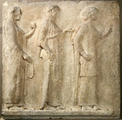 Kolme armoa, helpotus teoreettisesta kulkueesta, Thasoksesta, noin 470 eKr. (marmori) tekijältä Greek