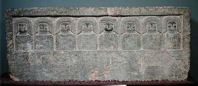 Stela kahdeksan libyalaisen jumalan kanssa, Borj Helalista, 2.-1. vuosisadalla eKr. (kalkkikivi) tekijältä Greek