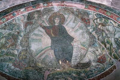Kristus nousi taivaaseen neljän evankelistan ympäröimänä, Mosaiikki Hosios Davidin kirkossa tai Latomosin luostarissa (UNESCO:n maailmanperintöluettelo) tekijältä Greek School