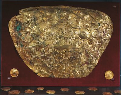 Escudo de ouro da tumba V em Mycenaefinnish tekijältä Greek School