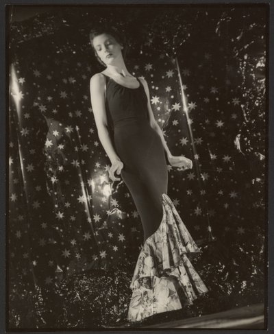 [Portrait of an Unidentfiied Female Fashion Model] tekijältä Günther Krampf