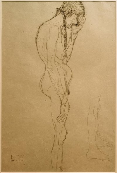 Stehende alte Frau im Profil nach rechts, Beinstudie tekijältä Gustav Klimt