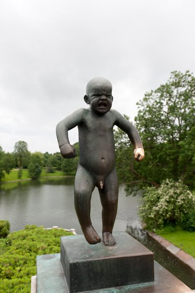 "Sinnatageen" vihainen poika, veistos Frogner Parkissa, Oslossa, Norjassa (pronssi) tekijältä Gustav Vigeland
