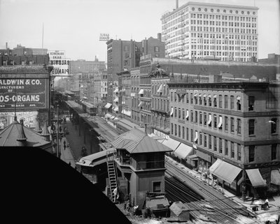 Korotettu rautatie, Wabash Avenue, Chicago, Illinois, n. 1900-10 (b/w valokuva) tekijältä Hans Behm