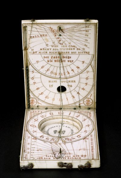 Tablettikompassi aurinkokello, Nurenberg, 1574 (katso myös 259577-79) tekijältä Hans Ducher