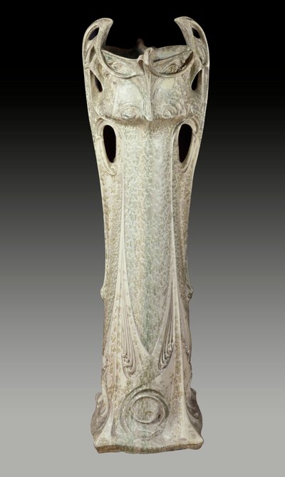 Art Nouveau: Jardiniere noin 1902-1903, valmistaja Hector Guimard (1867-1942), 1900-luku. Sevres, Kansallinen keramiikkamuseo. tekijältä Hector Guimard
