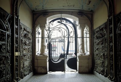 näkymä Castel Berangerin sisäänkäyntiportille, joka sijaitsee osoitteessa 14, rue de la Fontaine, Pariisin 16. kaupunginosassa (kuva) tekijältä Hector Guimard