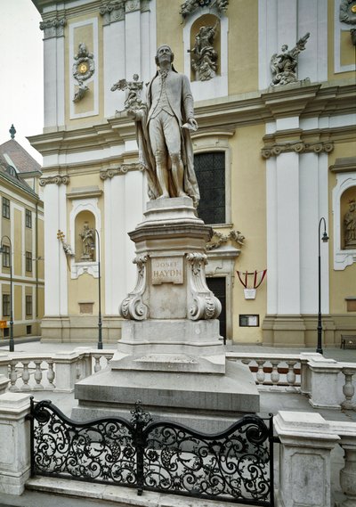 Heinrich Nitterin (1844-1892) toteuttama muistomerkki itävaltalaisen säveltäjän Franz Joseph Haydnin (1732-1809) kunniaksi 1887 Wien, Itävalta tekijältä Heinrich Natter