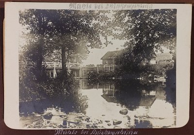 Ensimmäinen maailmansota: "Ukraina vuosina 1914-1916 Saksan armeijan hyökkäyksen aikana. Silta joen yli (m/w kuva) tekijältä Heldenfriedhof Dsessentniki (attr. to)