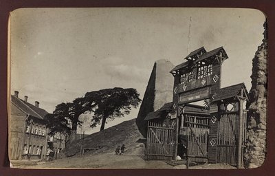 Ensimmäinen maailmansota: "Ukraina vuosina 1914-1916 Saksan armeijan hyökkäyksen aikana. Näkymä Lidasta (m/w kuva) tekijältä Heldenfriedhof Dsessentniki (attr. to)