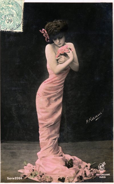 Naisideaali noin 1900: nuori kaunotar, jolla on erittäin ohut siluetti, postikortti. (kuva) tekijältä Henri Manuel
