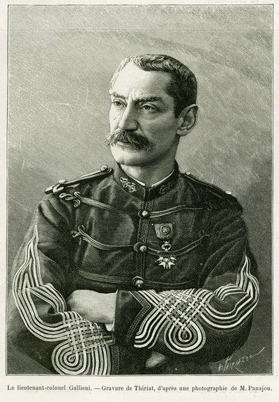 everstiluutnantti Joseph Gallieni (1849-1916). Thiriatin kaiverrus tarinan havainnollistamiseksi Kaksi kampanjaa Ranskan Sudanissa tekijältä Henri Thiriat