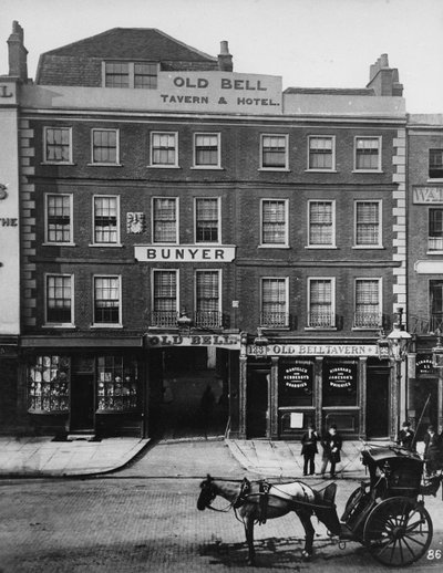 Old Bell Inn, High Holborn, n. 1884 tekijältä Henry Dixon