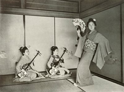 Geisha tanssii, 1910. tekijältä Herbert Ponting