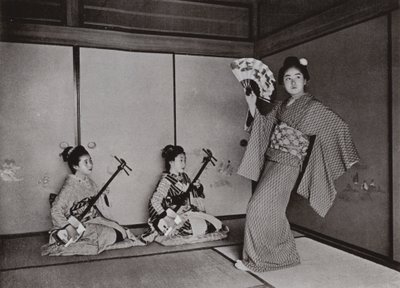 Geisha tanssii (m/w kuva) tekijältä Herbert Ponting