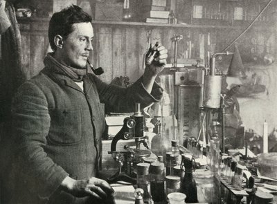 Dr. Atkinson laboratoriossaan, 15. syyskuuta 1911, 1913 tekijältä Herbert Ponting