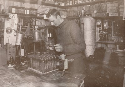 Tohtori Simpson laboratoriossa, 21. joulukuuta 1911, 1913 tekijältä Herbert Ponting