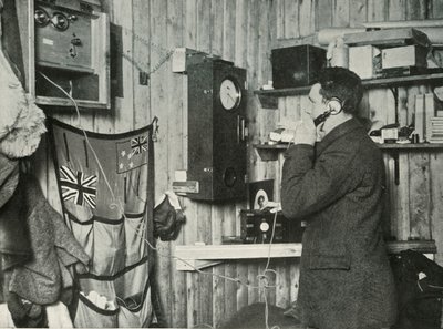 Tohtori Simpson kodissa puhelimen toisessa päässä Havainnoinnin ajoitus, c1911, 1913 tekijältä Herbert Ponting