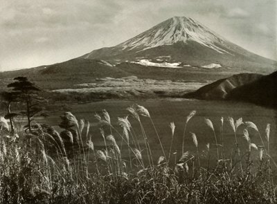 Fuji ja Kaia Grass, 1910. tekijältä Herbert Ponting