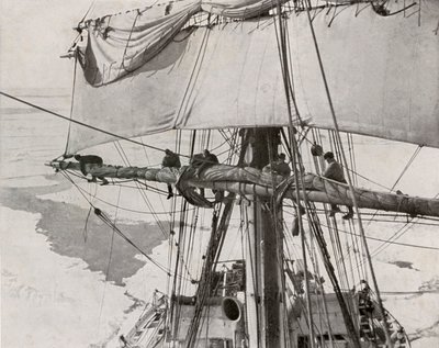 Furling Sail in the Pack, c19101913, 1913 tekijältä Herbert Ponting