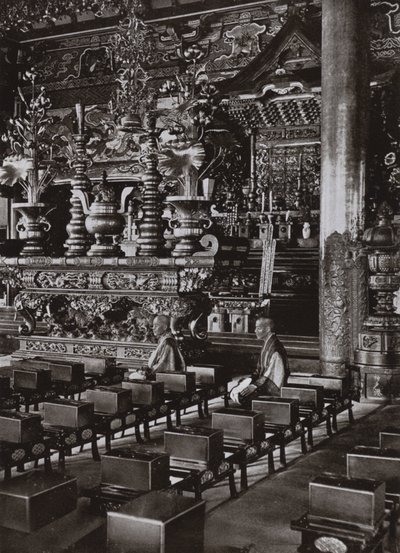 Buddhalaisen temppelin sisustus (m/w kuva) tekijältä Herbert Ponting