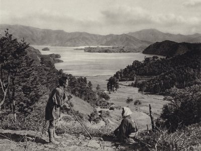 Japani 1920-luvulla: Kawaguchi-järvi (m/w kuva) tekijältä Herbert Ponting
