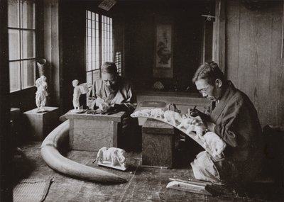 Ivory Carvers (m/w kuva) tekijältä Herbert Ponting