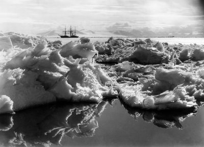 Terra Nova McMurdo Soundissa, Etelämantereella, 1911 tekijältä Herbert Ponting