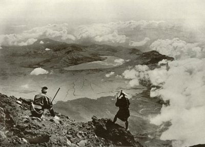 Kaksi mailia pilvien yläpuolella, 1910. tekijältä Herbert Ponting