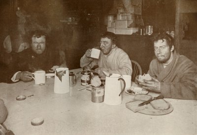 Wilson, Bowers ja Cherry-Garrard palatessaan Cape Crozierista, 1. elokuuta 1911, 1913 tekijältä Herbert Ponting