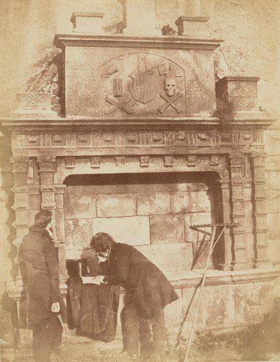 [D.O.Hill ja ystävä Bethunen muistomerkillä, Greyfriars, Edinburgh] tekijältä Hill and Adamson