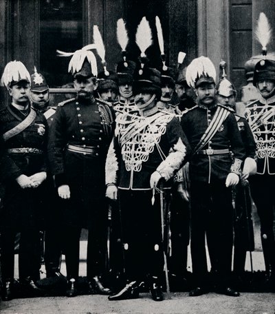 Tuleva kuningas Edward VII ja kuningattaren omien Oxfordshiren husaarien upseerit, 1897 1911 tekijältä Hills and Saunders