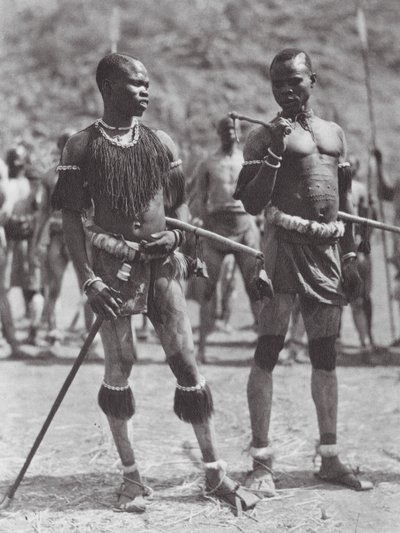 Afrikka: (s/w-kuva): Nuba-rättytanssijat (s/w-kuva). tekijältä Hugo Adolf Bernatzik