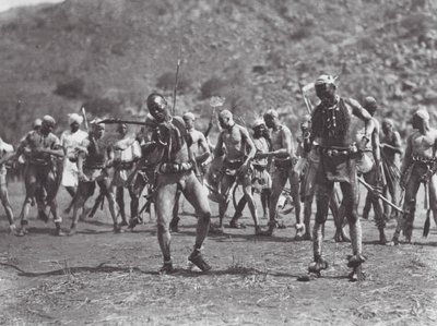 Afrikka: (s/w-kuva): Nuba rattitanssi (s/w-kuva). tekijältä Hugo Adolf Bernatzik