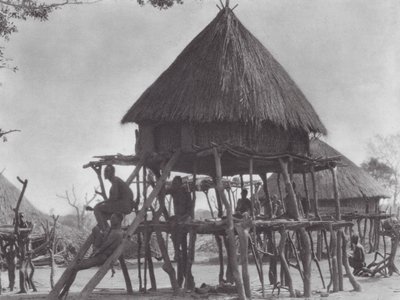 Afrikka: Djurin itäisen Djurin kasa-asumukset (s/w-kuva). tekijältä Hugo Adolf Bernatzik