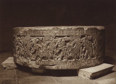Meksiko: Kuningas Tizocin uhrialttari, kansallismuseo (s/w-kuva). tekijältä Hugo Brehme