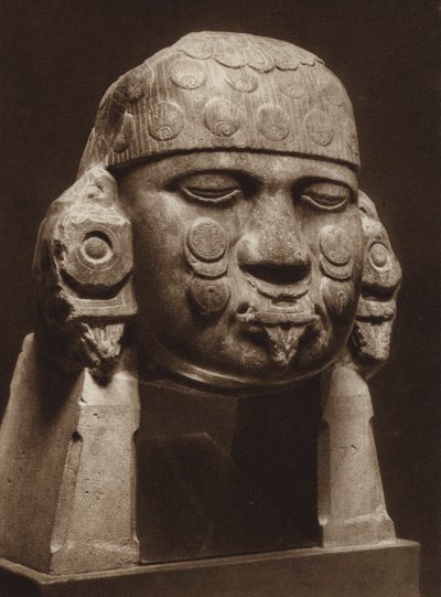 Meksiko: Coyolxauhqui-jumalattaren dioriittipää, kansallismuseo (s/w-kuva). tekijältä Hugo Brehme