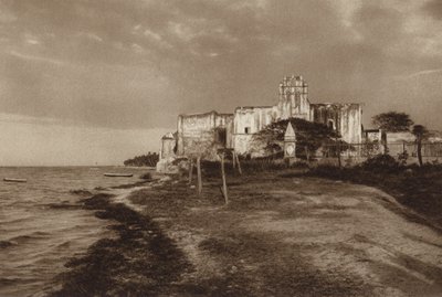 Meksiko: Campeche, San Franciscon luostarin raunio (s/w-kuva). tekijältä Hugo Brehme