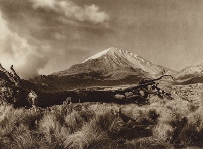 Meksiko: Pico de Orizaba, Pueblan osavaltio (s/w-kuva). tekijältä Hugo Brehme