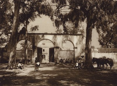 Meksiko: Xochimilco, kirkon sisäänkäynti (s/w-kuva). tekijältä Hugo Brehme