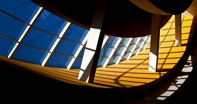 Geometrinen valoarkkitehtuuri tekijältä Igor Bakotic