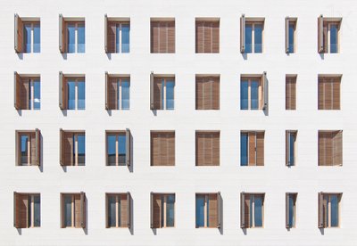 Geometrinen ikkunajulkisivu tekijältä Igor Bakotic