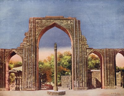 Quwat-ul-Islam Masjid ja rautapilari, Delhi, Intia (värikuva) tekijältä Indian photographer