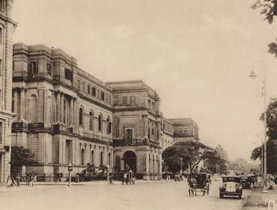 Intian museo ja Chowringhee Road etelään päin (s/w-kuva). tekijältä Indian photographer