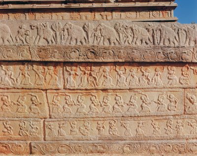 Yksityiskohta seinästä, Mahanavami Dibba (kivi) tekijältä Indian School