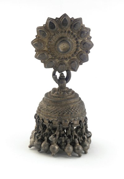 Korvakoru (jhumka) (hopea) tekijältä Indian School