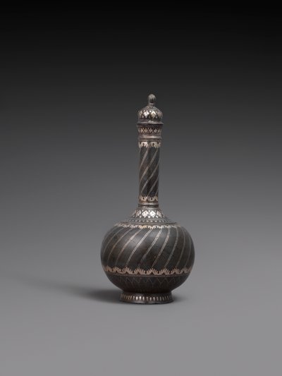 Pullo ja kansi ja teline tai metalliseoksesta valmistettu astia hopealla, 1700-99 tekijältä Indian School